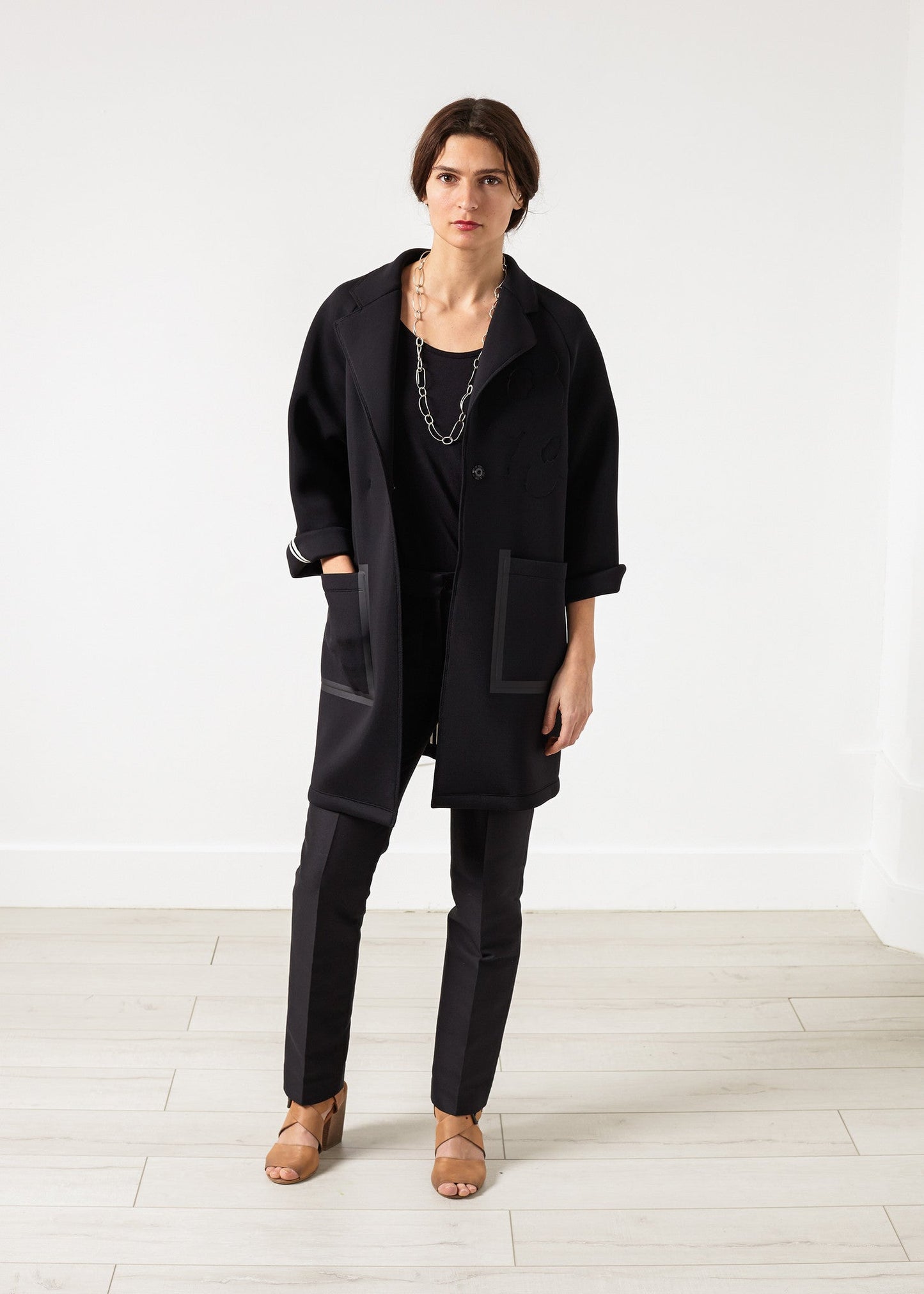 Manteau fleuri en néoprène noir