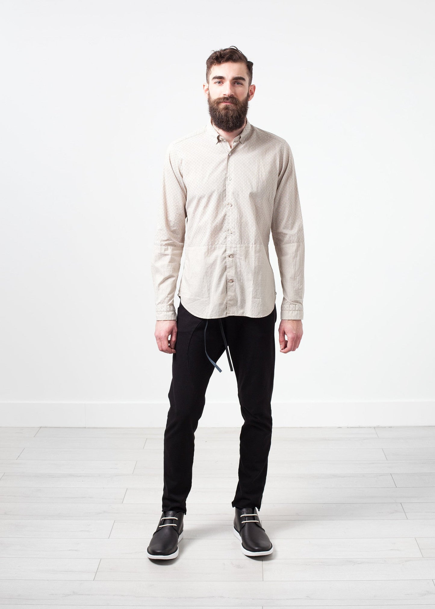 Chemise boutonnée à motifs beige