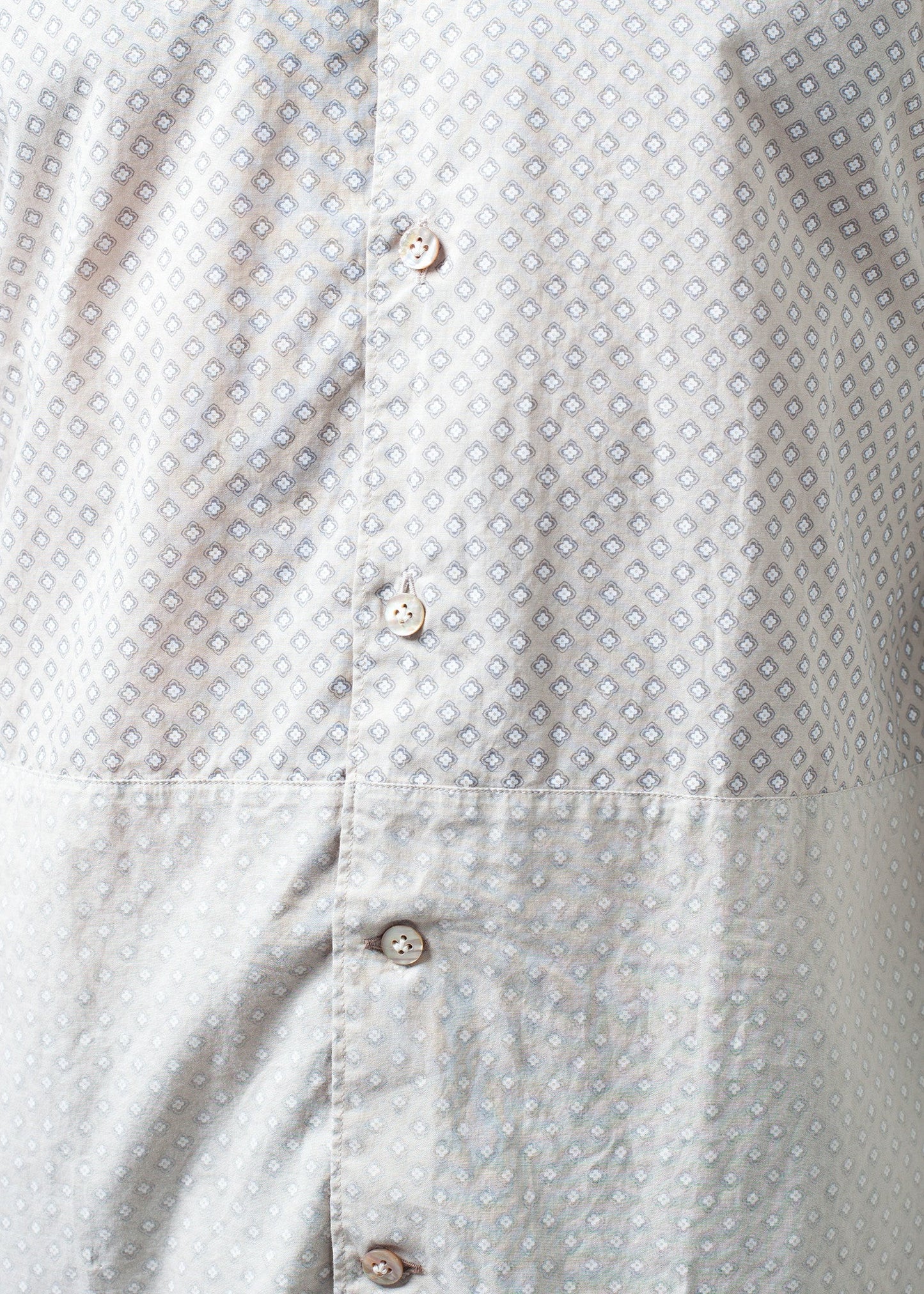 Chemise boutonnée à motifs beige