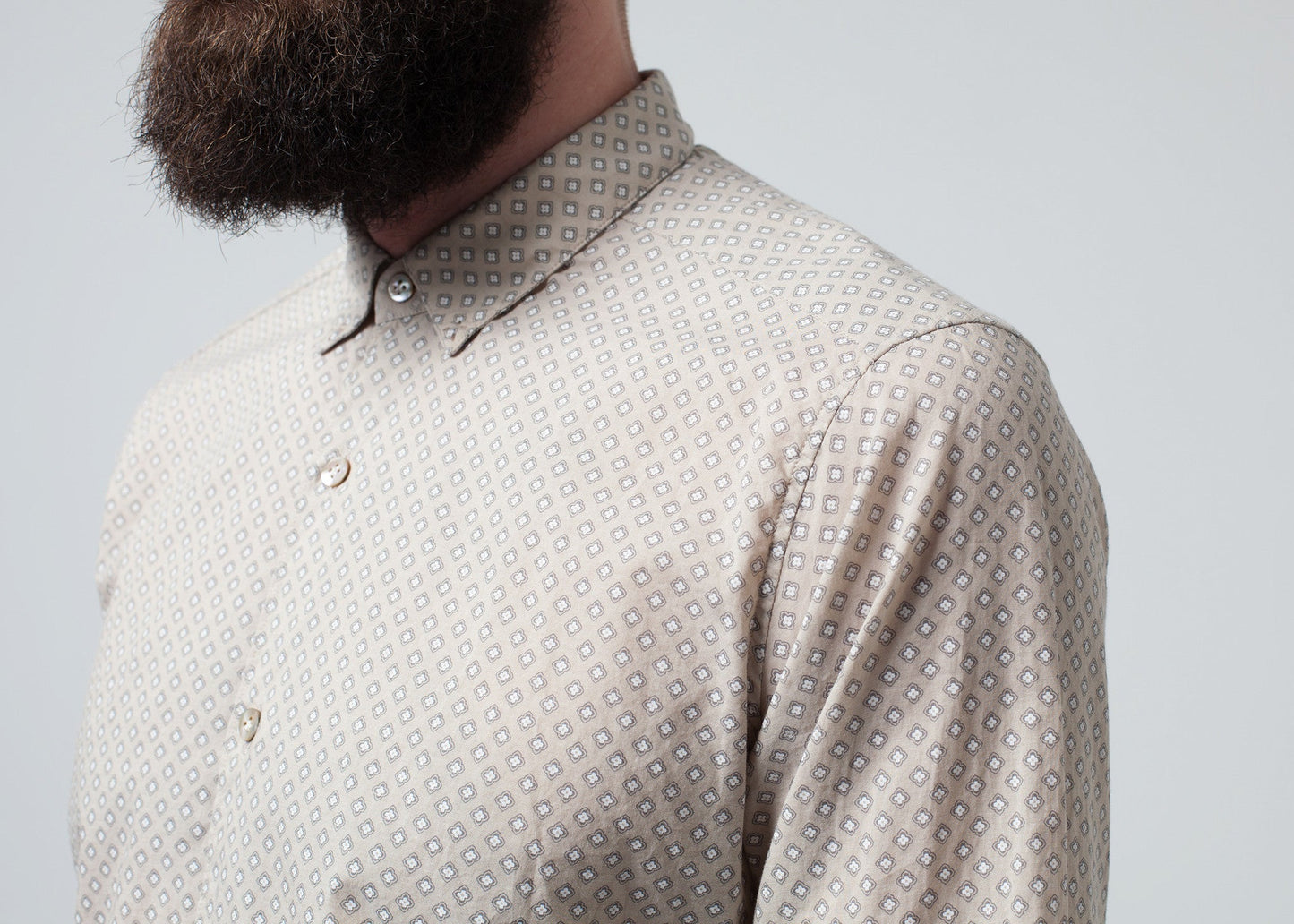 Chemise boutonnée à motifs beige